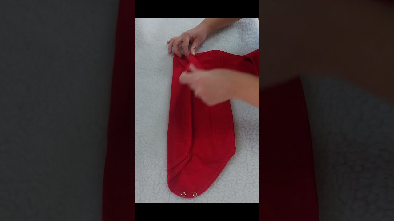 Dicas práticas de como dobrar Body de Bebê de manga longa e curta.