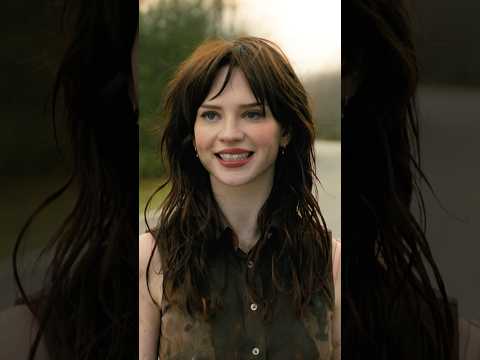 Sophie Thatcher as Iris is a perfect match.