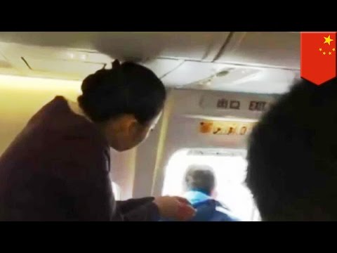 Airplane hell: Stuck on tarmac, man opens emergency door after trapped for 6 hours - TomoNews