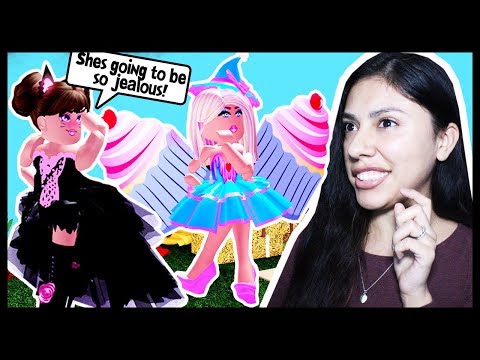 BUYING THE MOST EXPENSIVE HALLOWEEN COSTUME TO MAKE MY BULLY JEALOUS! - Roblox - Royale High School