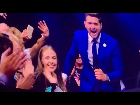 Michael Bublé Manchester Arena 27.5.19 singing with Naomi