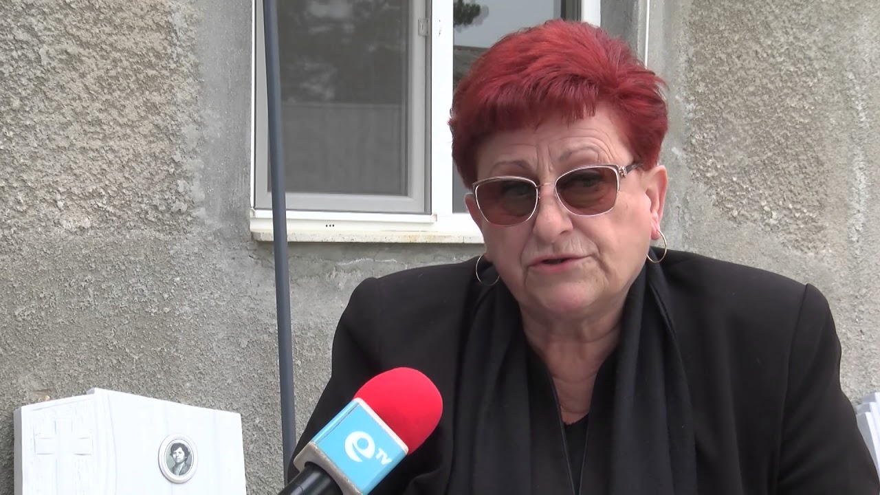Гробищните паркове в Хасково с трева до кръста 