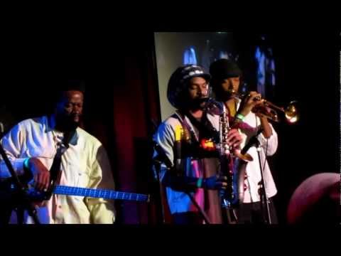 Scientist & Roots Radics Rid NY of the Evil Curse of the Vampires CUT