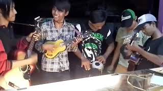 Download lagu SIMALAKAMA versi PENGAMEN JALANAN GITAR KENTRUNG. mp3