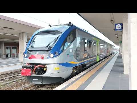 Partenza dalla Stazione di Jesi del Regionale 19803 di Trenitalia diretto a Foligno.