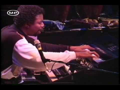 Carlos Santana ft. Sadao Watanabe - Chill Out