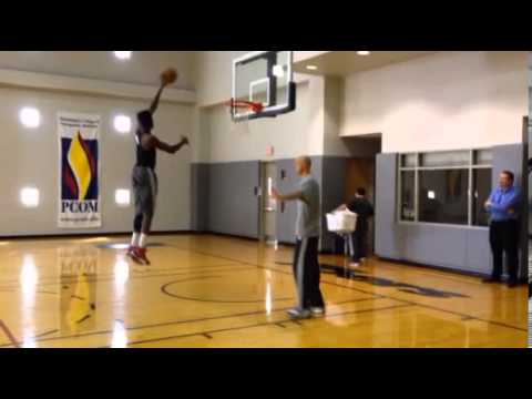Nerlens Noel dunks