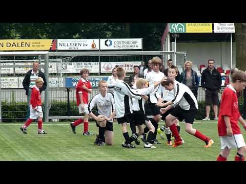 de 1 0 tegen DIO D5 prachtig diagonaal schot over de keeper, Mike