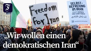 Große Demo gegen Irans Regime