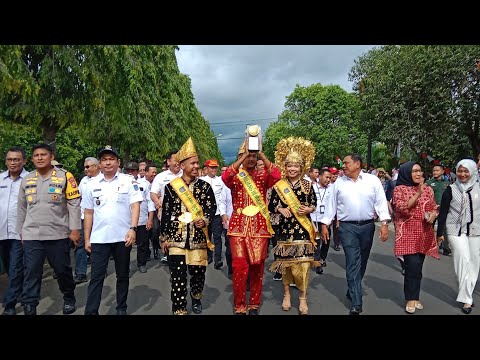 Bupati BU Bersama Wabup memboyong piala Adipura ke Bengkulu 
