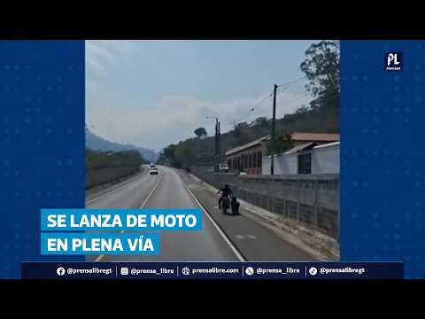 Mujer se lanza de motocicleta en plena carretera tras discusión en Sacatepéquez