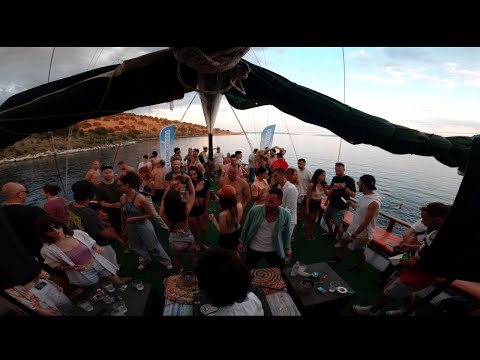 RAVING RIVIERA - OLTI ONEYL DJ SET at Onhezmus 1 Boat (2022)