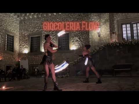 Spettacolo del fuoco con 3 artisti. Giocoleria, fuoco dai trampoli ed effetti scenici