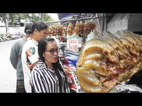 Cat Fish Masala Chat - People Enjoying Thai Street Food Video