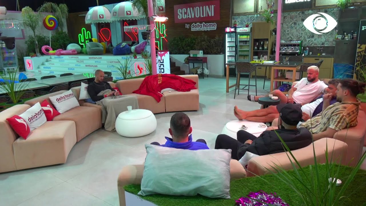 Kristi: Je pa karakter, interesaxhiu më i frikshëm/ Luizi: Pështyn aty ku ke ngrënë