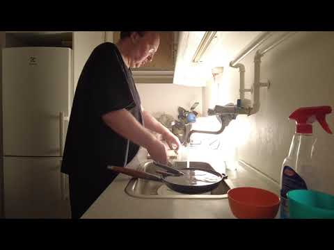 MongoTV_8739 - SPISER LIDT TOMAT OG AGURK PÅSKESØNDAG AFTEN EFTER RODET MED SPIL STARCITIZEN 2 TIMER