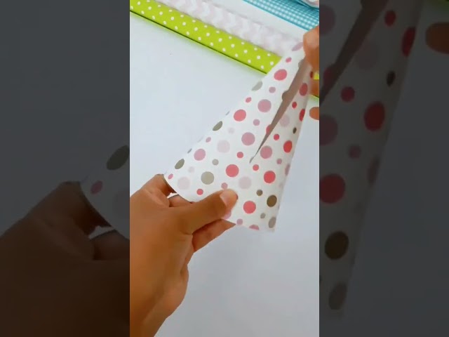 Vídeo relacionado con FOSDICK 6 PCS Sombreros de Fiesta de Cumpleaños, Sombreros de Fiesta con Cono, para Nochevieja y Cumpleaños, con Gorros de Papel para Adultos Niños y Niñas