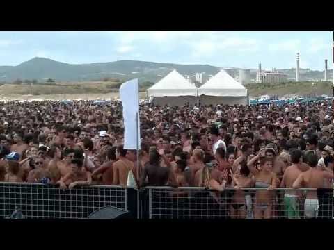 Spiagge Bianche 2012 - la folla canta la sigla del "Circo Nero " !!!!