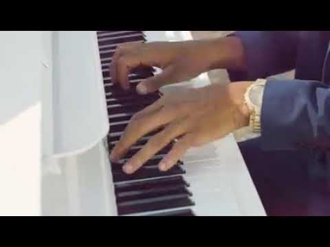 Mc Livinho - Na ponta do pé ( Official Music Video )