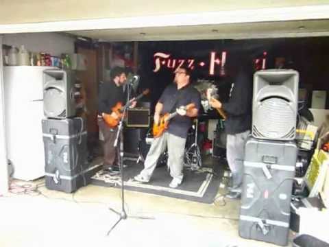 Fuzz Huzzi- Hollywood (Garage Performance)