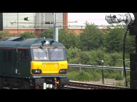 Class 90 90014 Passing Crewe Heritage Centre 8/6/2016