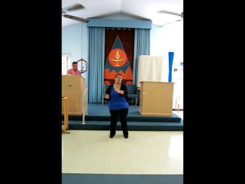 Little Bear sings "Je Crois Entendre Encore"