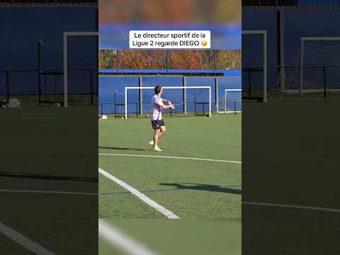 Le directeur sportif de la Ligue 2 regarde Diego 🤣