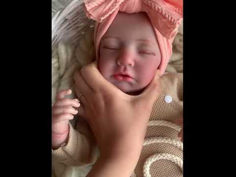 Реборн Лялька Дівчинка Reborn 45 см можна купати вінілова м'яко набивна з набором одягу новонароджений малюк - фото 1 - id-p2590678572