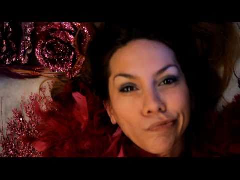 Evelien Bloemendaal - Single At Christmas Time (official video)