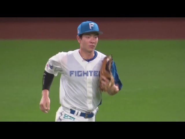 【8回表】広大な守備範囲!! ファイターズ・松本剛 センター後方への打球をランニングキャッチ!!  2024年8月14日 北海道日本ハムファイターズ 対 千葉ロッテマリーンズ