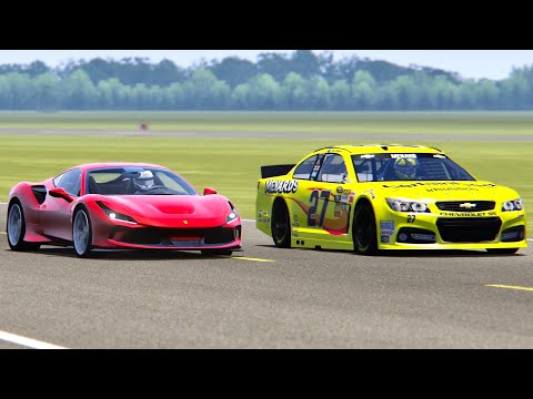 Ferrari F8 Tributo vs Nascar 2019 - Top Gear Track