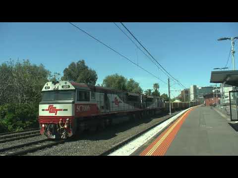 SCT009 SCT005 on Freight passing 4 NRs Light Loco Middle Footscray