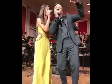 Tini Stoessel y Luis Fonsi canta Échame La Culpa (Teatro Colon)