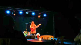 Felicidade — Dom La Nena