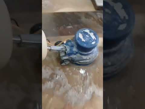 جلي وتلميع الأرضيات بماكينة