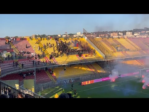 Fumogeni e petardi in campo - L'ingreso dei casertani a Benevento | 27/10/2024