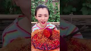 Download lagu Mukbang Mie Pedas Korea, Wanita ini makan pedas pakai bawang  merah sebesar kepalanya 😱 mp3