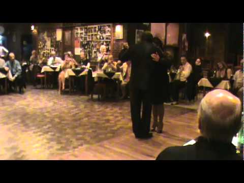  María del Carmen Romero  and  Jorge Dispari  are  dancing  to  the  tango  "  Mandria  "