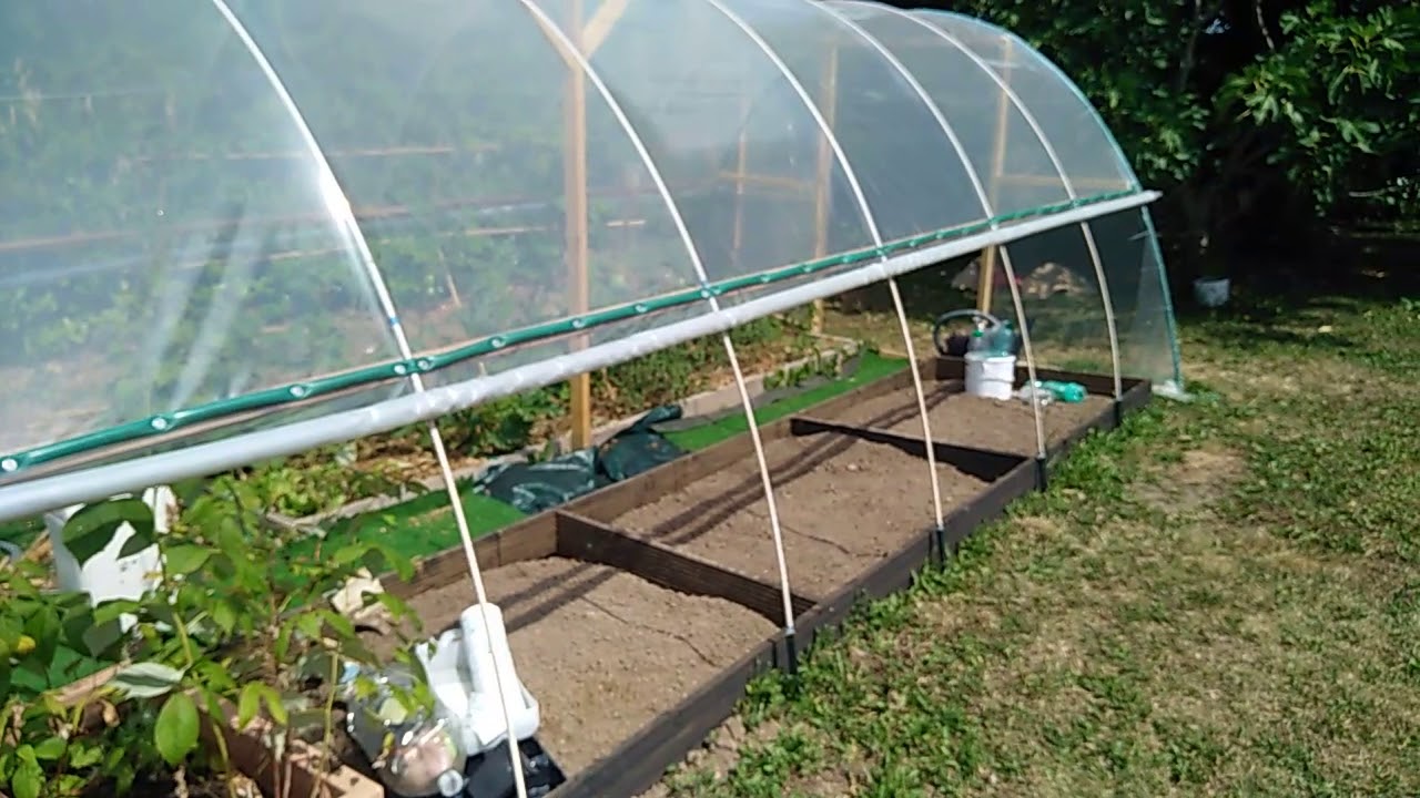 Idea
 de Invernadero casero - Serre fait maison - DIY Greenhouse