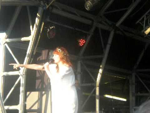 Florence and The Machine- Kiss With a Fist- Camp Bestival 09