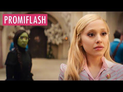 Video Thumbnail: Schockmoment: Ariana Grande wurde fast von Auto erfasst