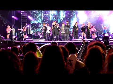 111009 NEW YORK NEW YORK (B2ST, DBSK, SHINEE, 2PM) KBS FREE CONCERT @ NEW OVERPECK.MOV