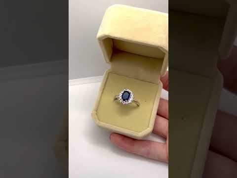 Подарок девушке кольцо "Сапфировый овал" с цирконами в серебристой оправе в бархатной коробочке - фото 1 - id-p2469145796
