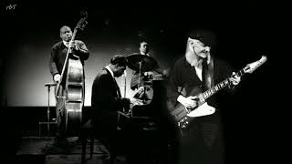 Willie Dixon &amp; Johnny Winter - Tore Down - Liberty Hall 1971