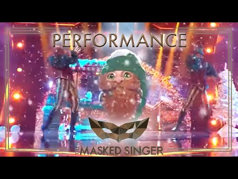 "Let it snow" von Dean Martin | Klaus Claus | The Masked Singer | ProSieben