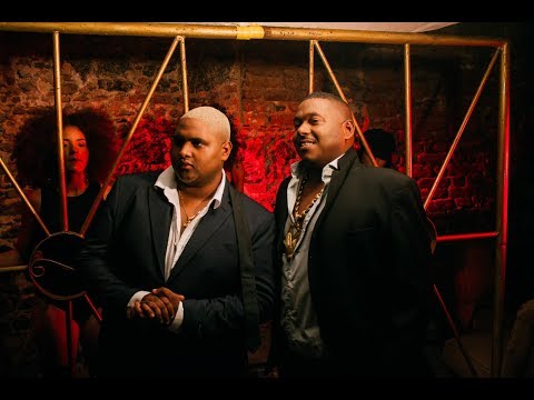 MC Kevin O Chris - Eita Novinha Feat. Mc Max (Clipe Oficial)