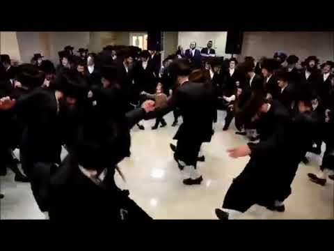 Chasidish Jews dancing to Yiddish Despacito