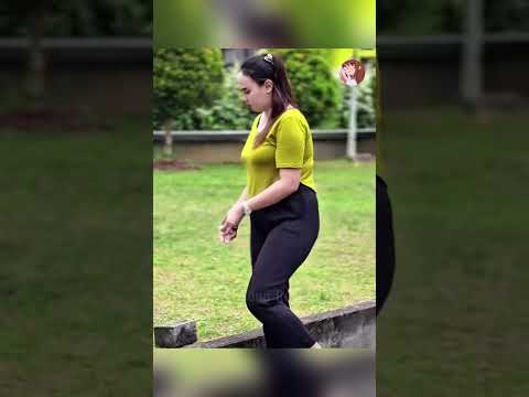 Anh chàng trông xe giúp cô gái tóm gọn kẻ xấu