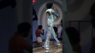 Michael Jackson performs "Just A Little Bit Of You" on Soul Train in 1975 #hd #michaeljackson
