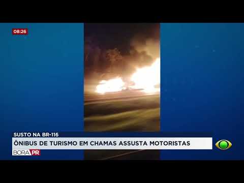 Ônibus que saiu de Florianópolis pega fogo na BR-116 em Campina Grande do S